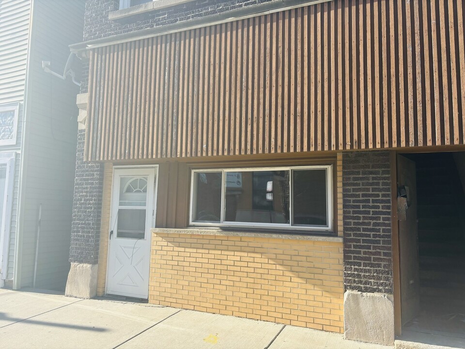 4756 S Damen Ave in Chicago, IL - Building Photo