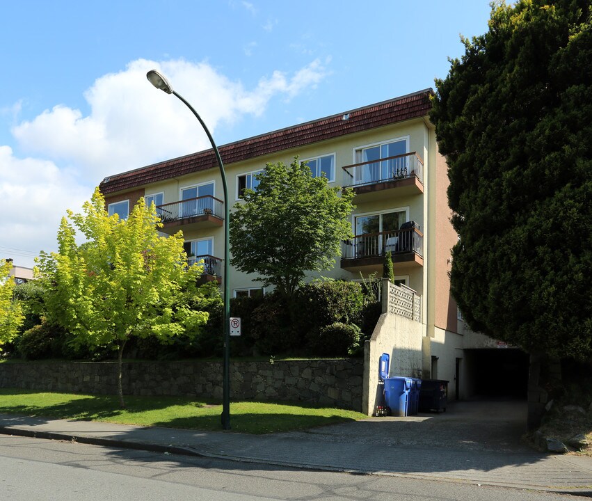 1817 Yew St in Vancouver, BC - Building Photo