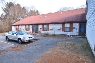545 Smithfield Rd in North Providence, RI - Building Photo - Building Photo