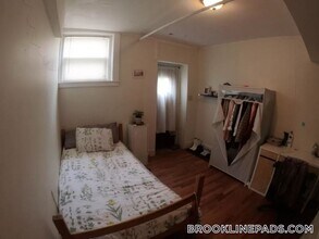 241 Freeman St in Brookline, MA - Building Photo - Building Photo
