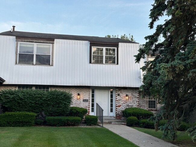 property at 31120 Hunters Dr