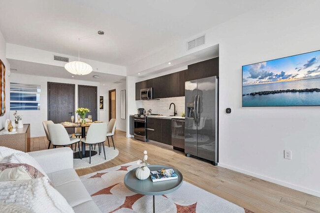 398 NE 5th St in Miami, FL - Foto de edificio - Building Photo