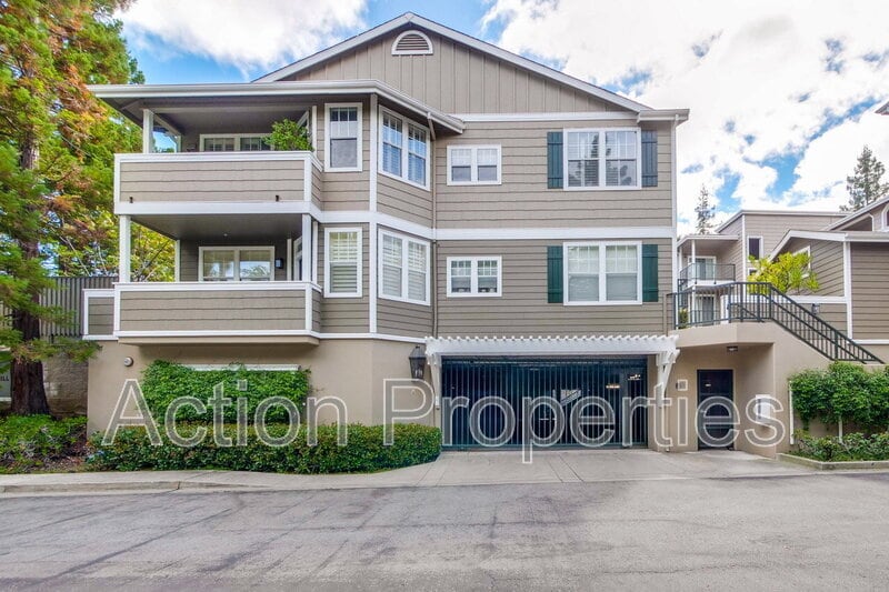 2160 Santa Cruz Ave in Menlo Park, CA - Building Photo