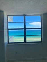 5701 Collins Ave, Unit 1406 in Miami Beach, FL - Building Photo - Building Photo