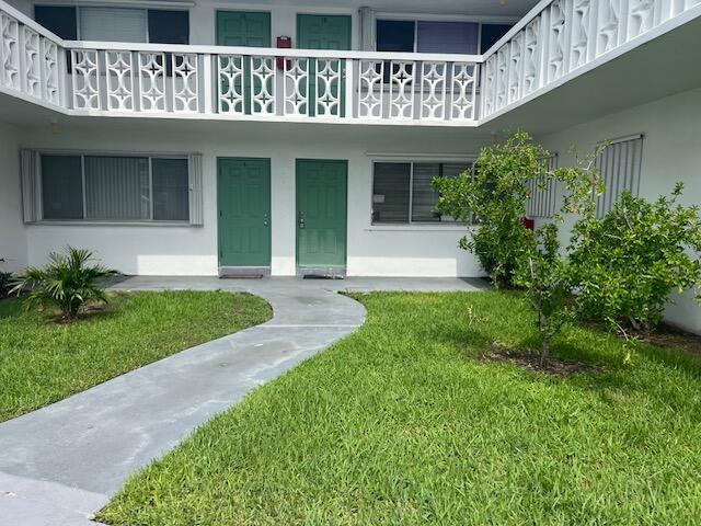 2004 Lake Osborne Dr in Lake Worth Beach, FL - Building Photo - Building Photo