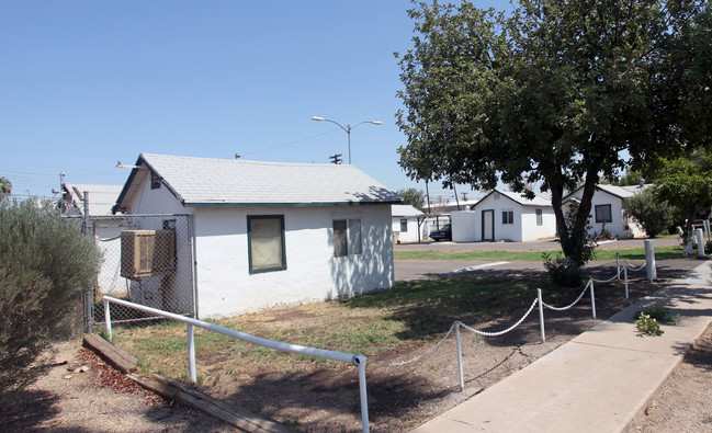 2532 E Washington St in Phoenix, AZ - Foto de edificio - Building Photo