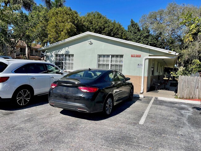 718-720-720 SW 7th St in Hallandale Beach, FL - Building Photo - Building Photo