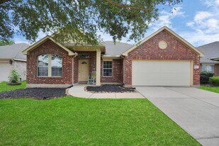 3311 Raintree Village Dr in Katy, TX - Building Photo