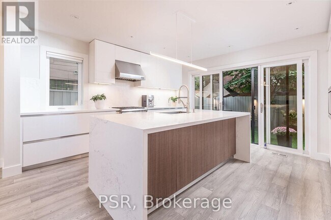 10 Bishop St in Toronto, ON - Building Photo - Building Photo