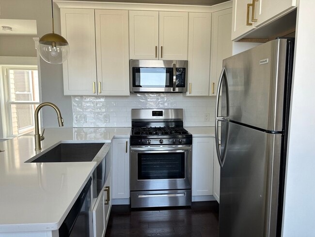 181 Chelsea St in Everett, MA - Building Photo - Building Photo