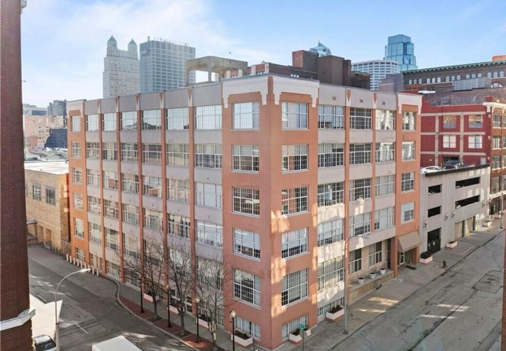321 W 7th St in Kansas City, MO - Building Photo