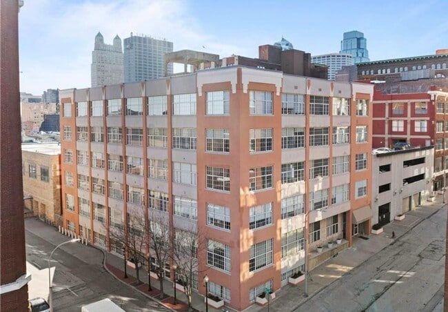 property at 321 W 7th St