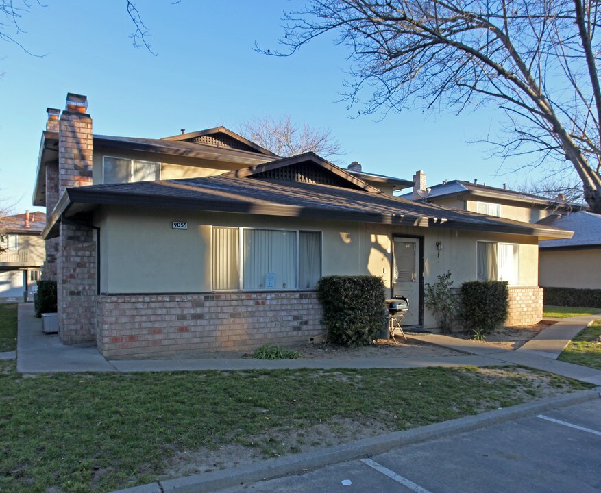 Cypress Meadows in Sacramento, CA - Foto de edificio