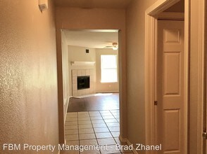 701 N Clay St in Ennis, TX - Building Photo - Building Photo