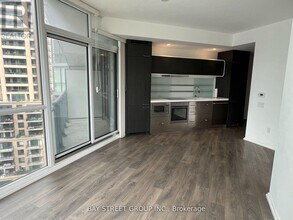 45-2245 Charles St E in Toronto, ON - Building Photo - Building Photo