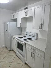 10802 N Kendall Dr in Miami, FL - Foto de edificio - Building Photo