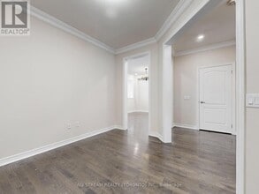 224 Aspenwood Dr in Newmarket, ON - Building Photo - Building Photo