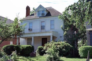 341 E 19th Ave in Columbus, OH - Building Photo