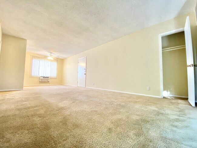 638 N W Knoll Dr in West Hollywood, CA - Building Photo - Building Photo