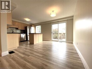 82 Donnenwerth Dr in Kitchener, ON - Building Photo - Building Photo