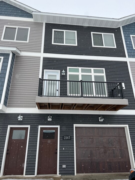 2149 Rolling Green Ln in North Mankato, MN - Building Photo