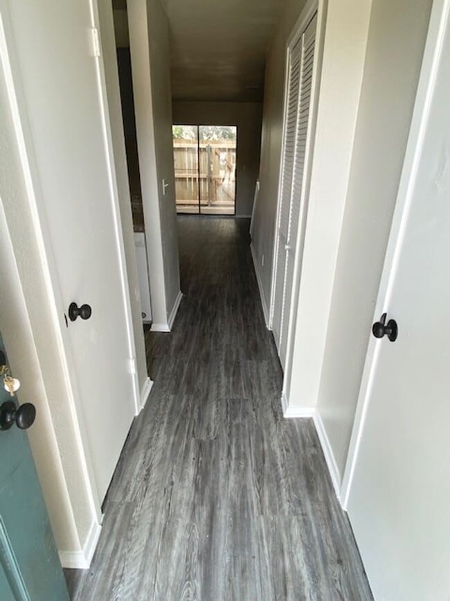 854 W Collins St in Denton, TX - Building Photo - Building Photo