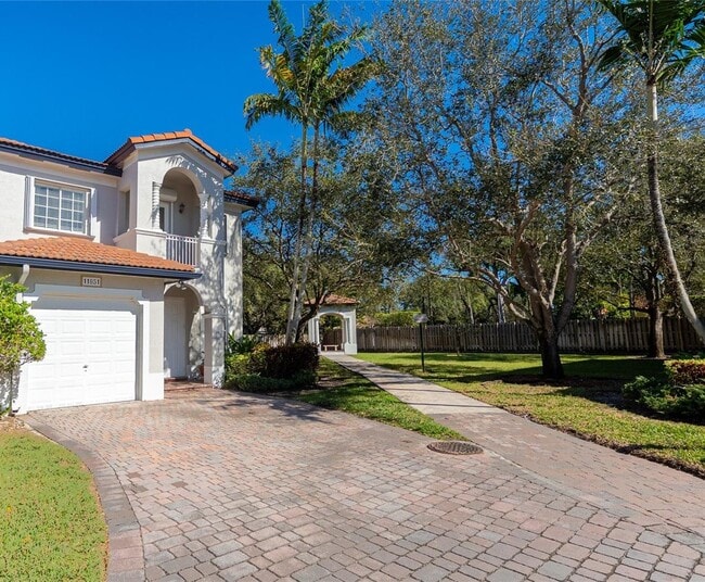 11851 SW 80th Ter in Miami, FL - Building Photo - Building Photo