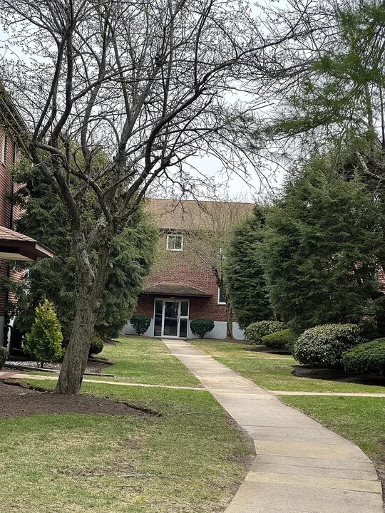 28 Bryon Rd in Boston College, MA - Foto de edificio