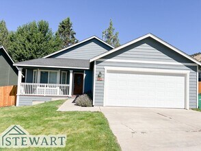 5105 Hickory Ln in Klamath Falls, OR - Building Photo - Building Photo