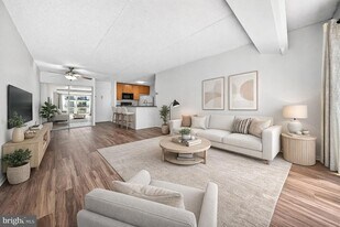 60 S Van Dorn St, Unit 413 in Alexandria, VA - Building Photo