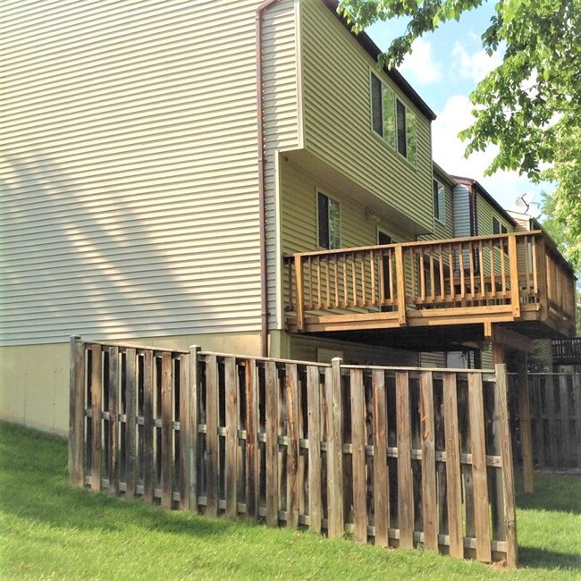 7961 Tyson Oaks Cir in Vienna, VA - Building Photo - Building Photo