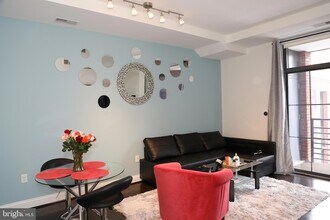 1111 Oronoco St, Unit 532 in Alexandria, VA - Foto de edificio - Building Photo