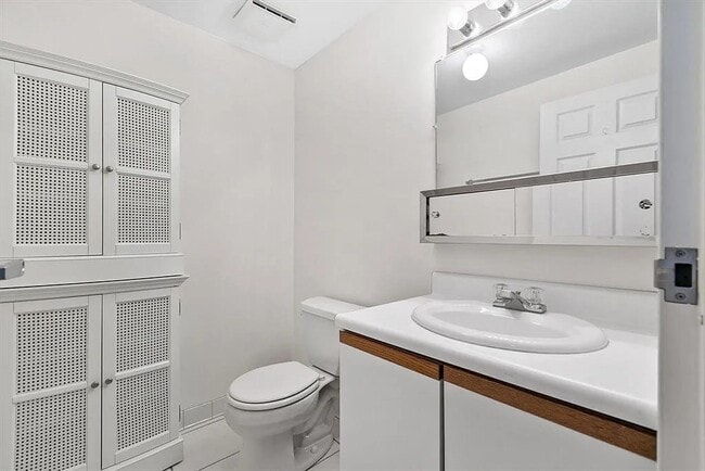 property at 1 Watermill Pl