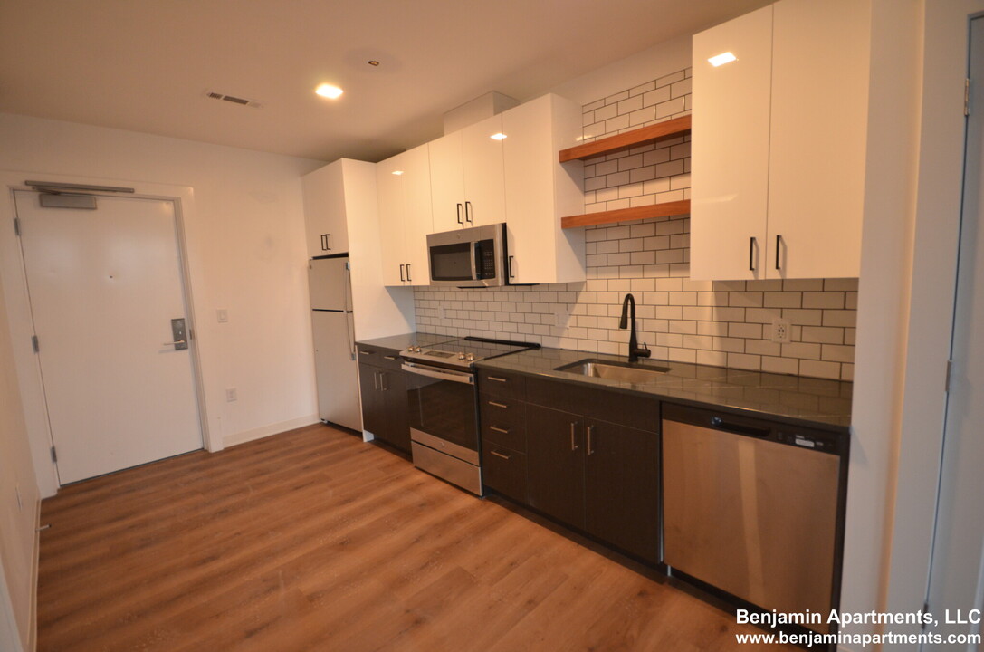 105 Brighton Ave, Unit 8 in Boston, MA - Building Photo