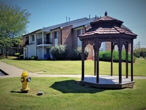 Saddlebrook in Henderson, KY - Foto de edificio - Building Photo