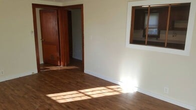 503 E Summit St in Bolivar, MO - Building Photo - Building Photo