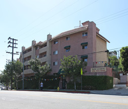 Huntington Hacienda II Apartment Homes in Los Angeles, CA - Foto de edificio - Building Photo