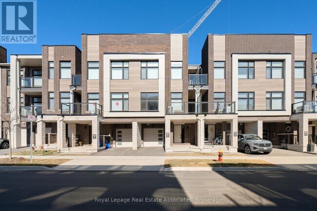 2459 Belt Ln in Oakville, ON - Building Photo - Building Photo