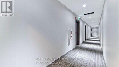 2375 Bronte Rd in Oakville, ON - Building Photo - Building Photo