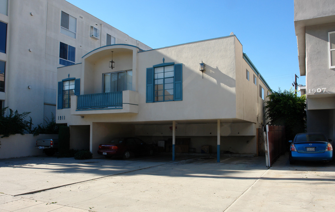 1911 Selby Ave in Los Angeles, CA - Building Photo