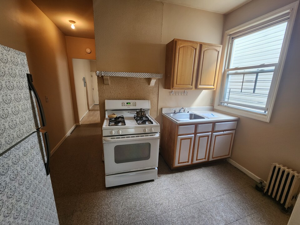 88 Elwood Ave, Unit 3rd Floor in Newark, NJ - Building Photo