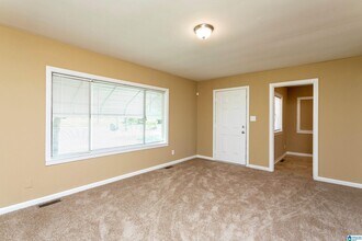 524 Jane Ann Cir in Birmingham, AL - Foto de edificio - Building Photo