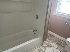 427 Bay St, Unit 2 in Fall River, MA - Building Photo - Building Photo