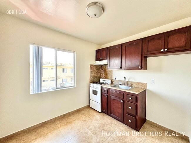 7357 Sepulveda Blvd in Los Angeles, CA - Building Photo - Building Photo