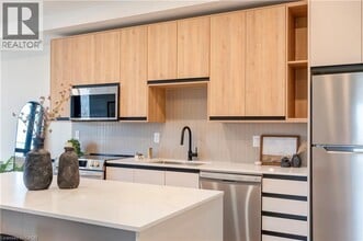 4390 Hillview Dr in Beamsville, ON - Building Photo - Building Photo