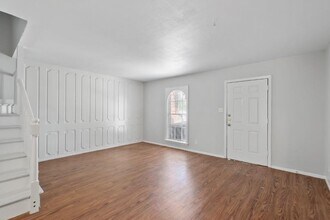 5800 Belmoor Dr in Austin, TX - Foto de edificio - Building Photo