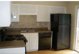 3173 Dove Ct SW in Snellville, GA - Building Photo