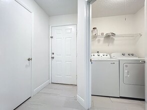 2580 Grassy Point Dr in Lake Mary, FL - Building Photo - Building Photo