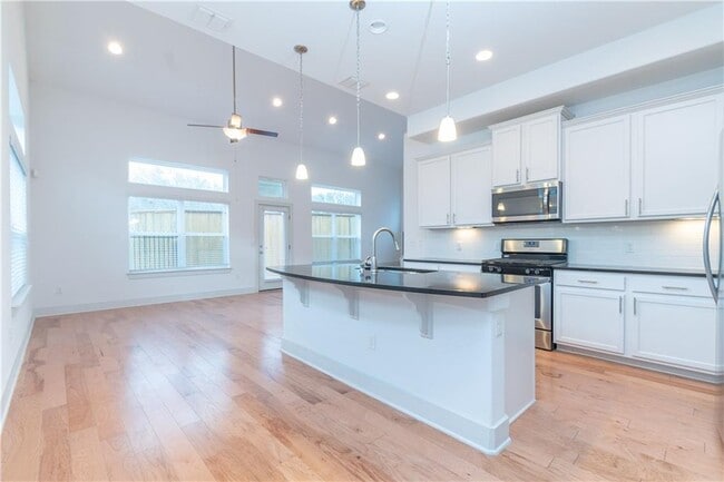 property at 1410 Casa Dr