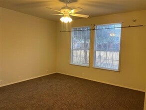 2725 Hyde Park Dr in Grand Prairie, TX - Building Photo - Building Photo